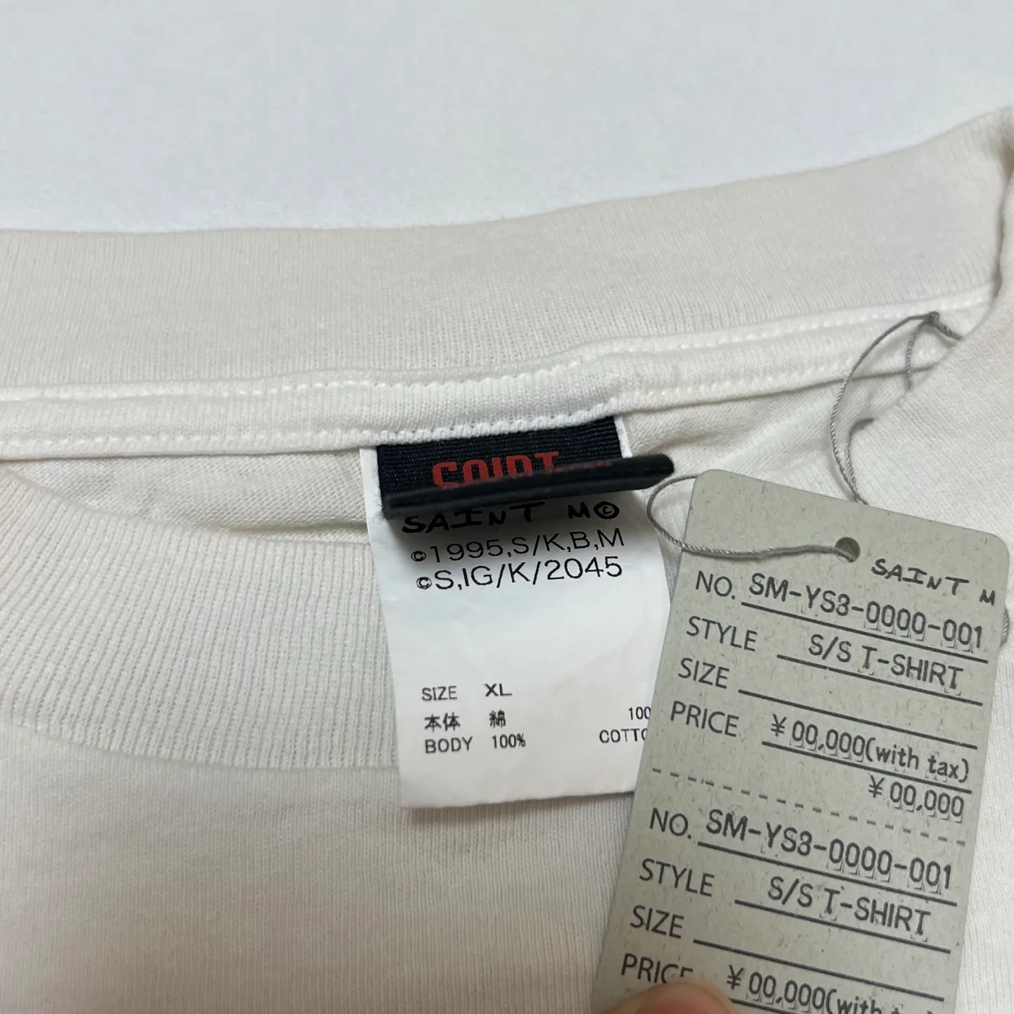SAINT Mxxxxxx x GHOST IN THE SHELL ' GITS ' SS TEE/WHT Classic Big IP Ghost in the Shell co-branded Suzi Charge/Suzi Character TEE Off-white S-XL Cylindrical side seamless fabric 220g high gram weight OE yarn ⚠️Note: It is almost meaningless if it is not a cylindrical fabric Customized joint main mark/joint wash mark/little angel anti-counterfeiting label Original factory level printing factory Top purchasing agent level